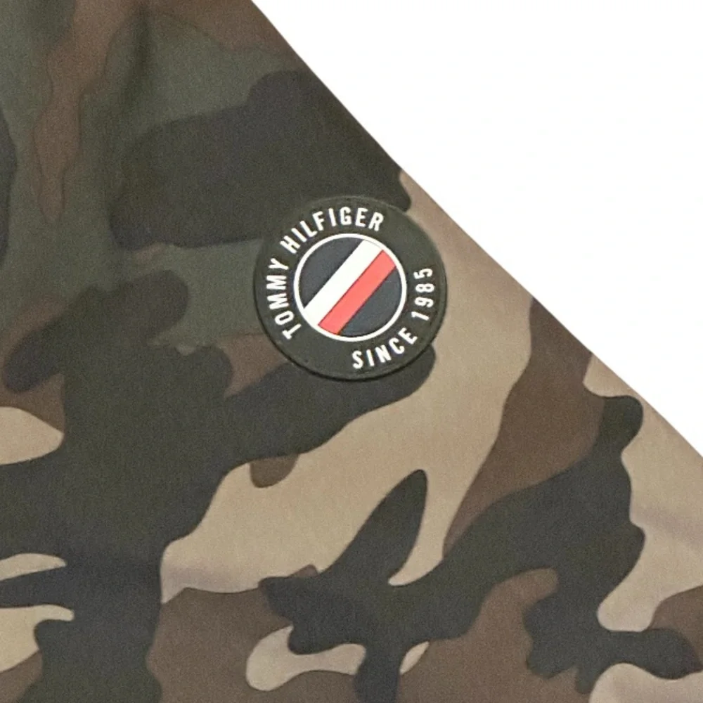 Tommy Hilfiger Men’s Sherpa Lined Softshell Hooded Camo Jacket Size M Medium